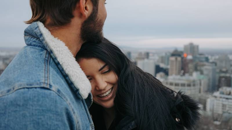 Thérapie de couple et coaching à Genève pour apprendre à garder les sentiments vivants